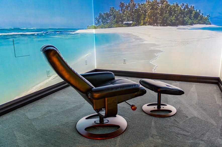 More Photos Of 10 Draper St, Woburn Warehouse For Sale