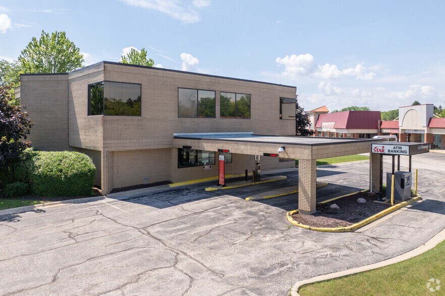 More Photos Of 1123 S Milwaukee Ave, Libertyville Bank For Sale