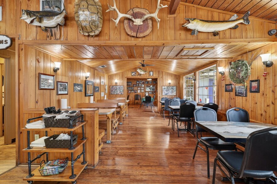 More Photos Of 2396 N Country Road 470, Lake Panasoffkee General Retail For Sale