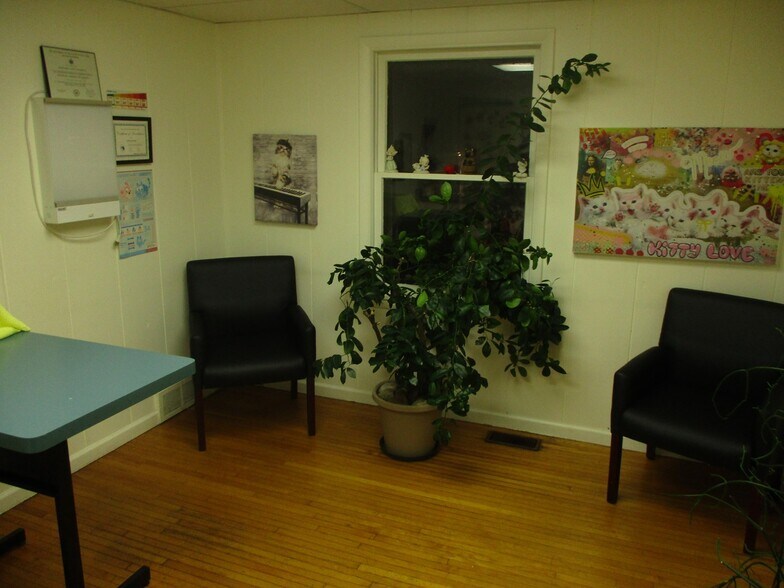 More Photos Of 729 Ridge Rd, Webster Veterinarian Kennel For Sale