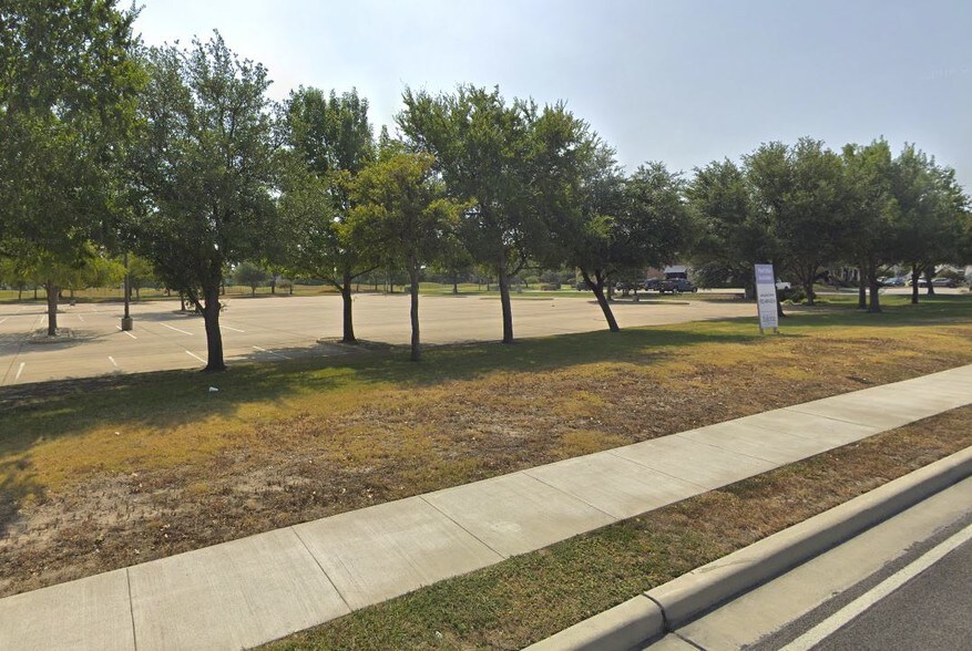More Photos Of 5900 North Fwy, Fort Worth Land For Sale
