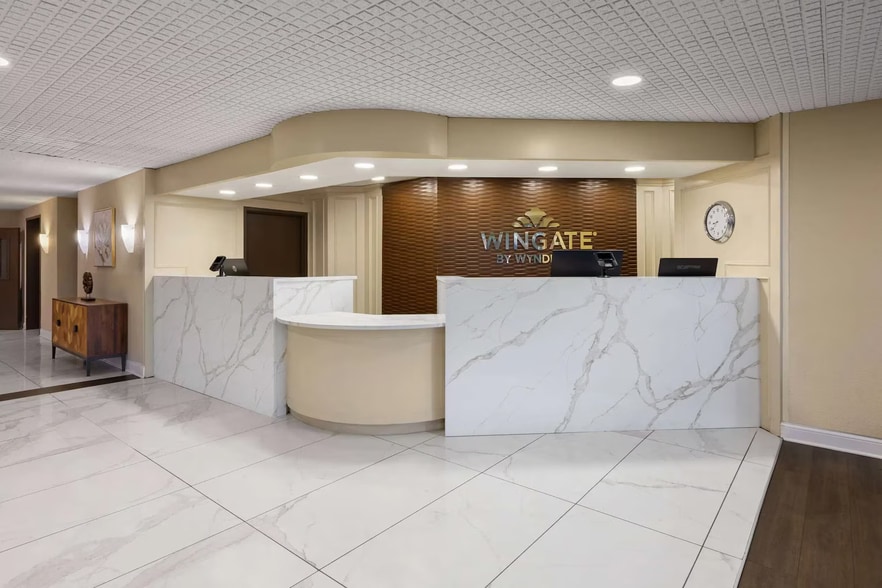 More Photos Of 2537 Rochester Ct, Troy Hotel For Sale