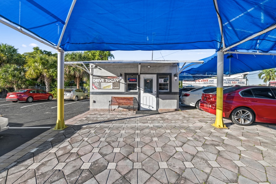 More Photos Of 4521 N Federal Hwy, Pompano Beach Auto Dealership For Sale