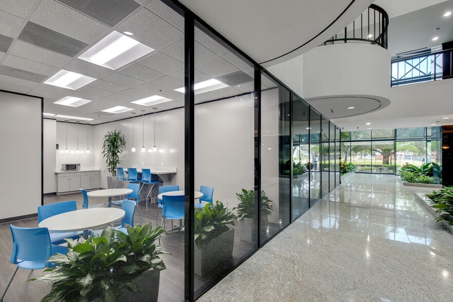 More Photos Of 1880 S Dairy Ashford Rd, Houston Office For Lease