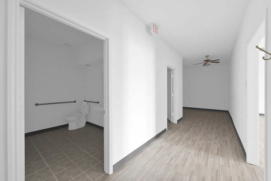 More Photos Of 23233 Snook Ln, Tomball Storefront Retail Office For Lease