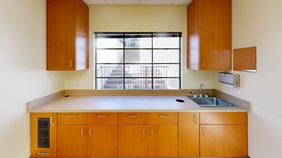 Primary Photo Of 333 W Bastanchury Rd, Fullerton Medical For Lease