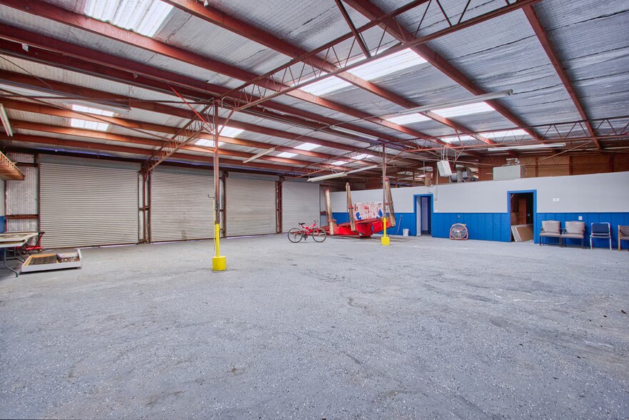 More Photos Of 11815 Misty Dr, Houston Light Manufacturing For Sale