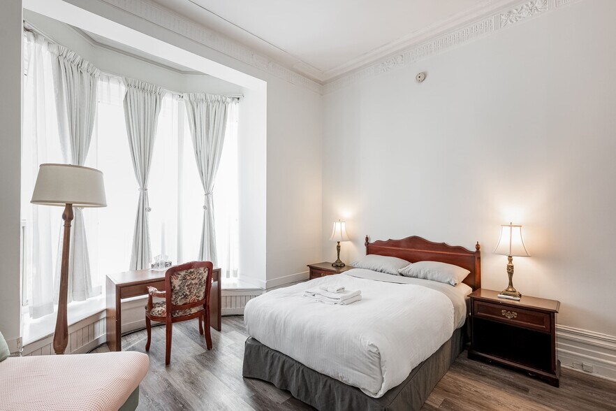 More Photos Of 3422 Rue Stanley, Montréal Hotel For Sale