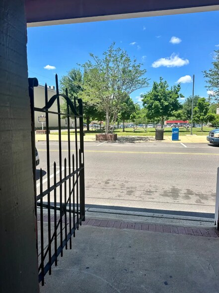 More Photos Of 204-208 Belleville Ave, Brewton Restaurant For Sale