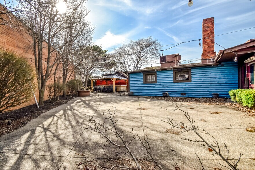 More Photos Of 28810 Lake Shore Blvd, Willowick General Retail For Sale