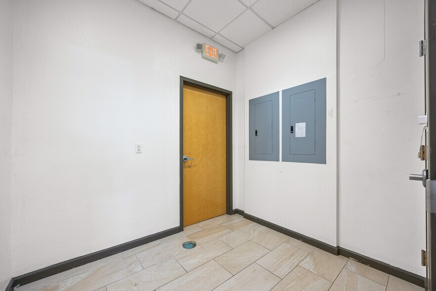 More Photos Of 7225 W Highway 71, Austin Medical For Lease