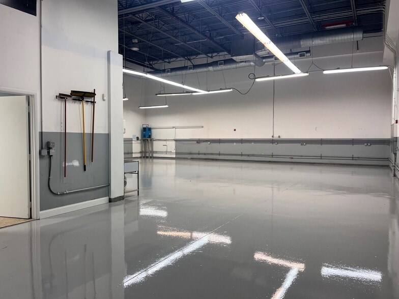 More Photos Of 3500-3553 High Ridge Rd, Boynton Beach Light Distribution For Sale