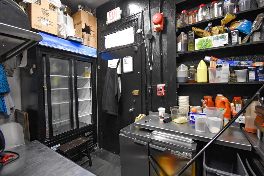 More Photos Of 2337 18th St NW, Washington Storefront Retail Residential For Lease