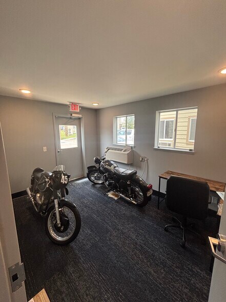 More Photos Of 1031 Parkway Dr, Spring Hill Light Manufacturing For Lease