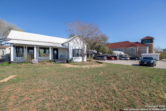 More Photos Of 1820 10th St, Floresville Freestanding For Sale