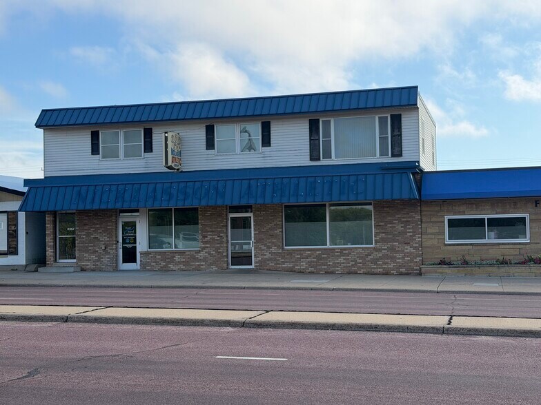 Primary Photo Of 1217 S Broadway St, New Ulm Storefront Retail Residential For Sale