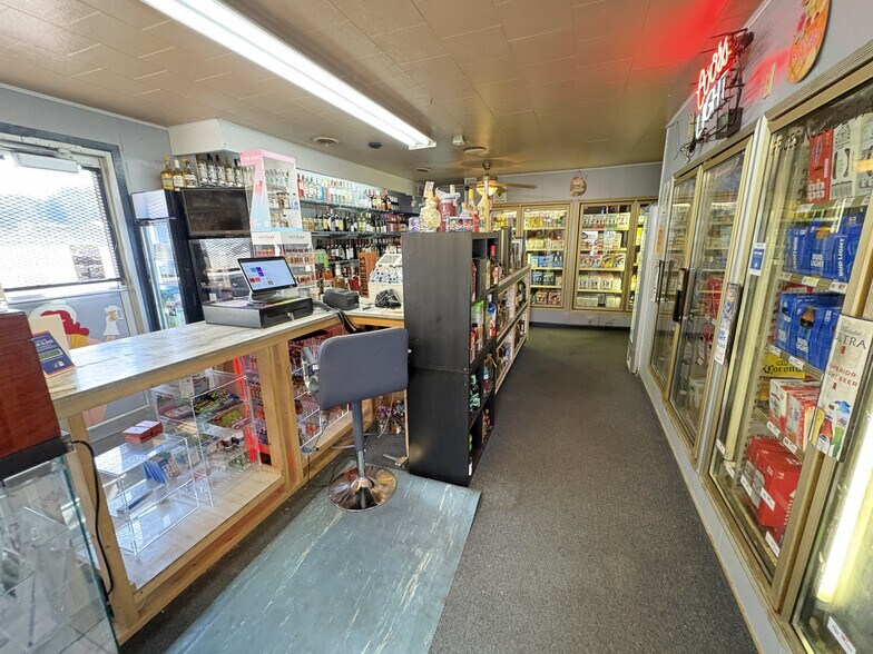 More Photos Of 346 W 2nd St, Winner General Retail For Sale