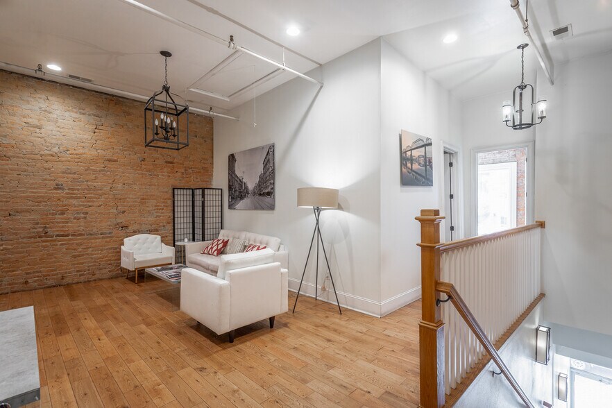 More Photos Of 809 Market St, Chattanooga Storefront Retail Office For Sale