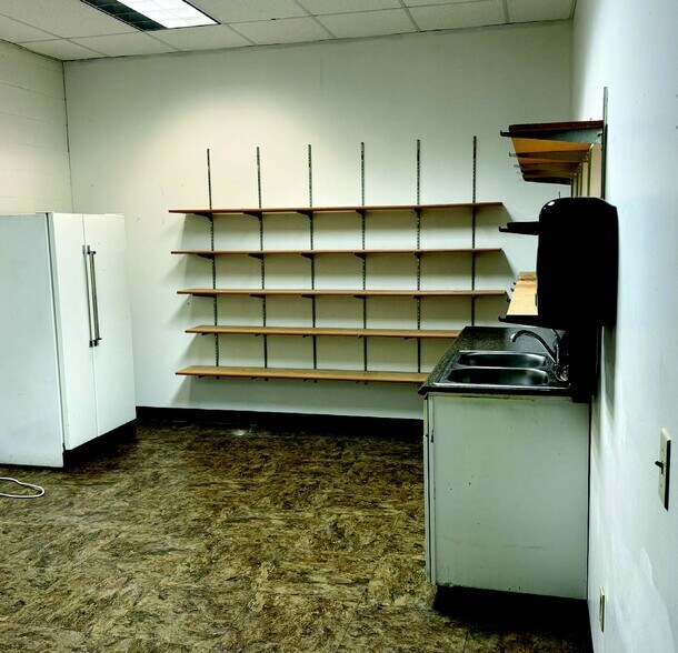 More Photos Of 1130-1148 Wallace Rd NW, Salem Supermarket For Lease