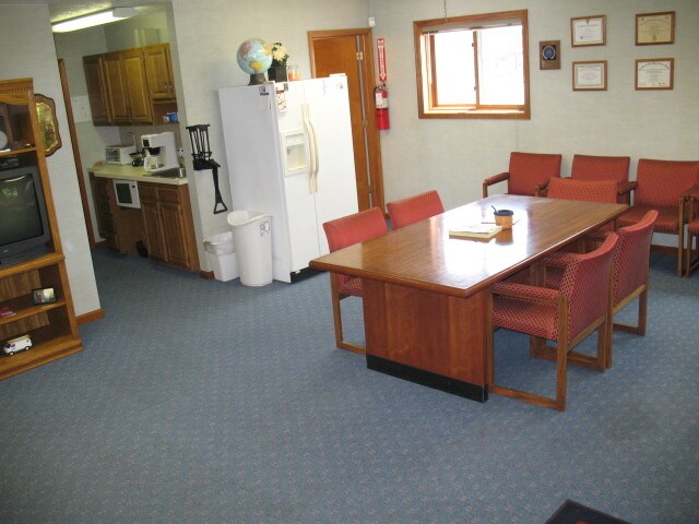 More Photos Of 318 E Broadway St, Shelbyville Light Manufacturing For Sale