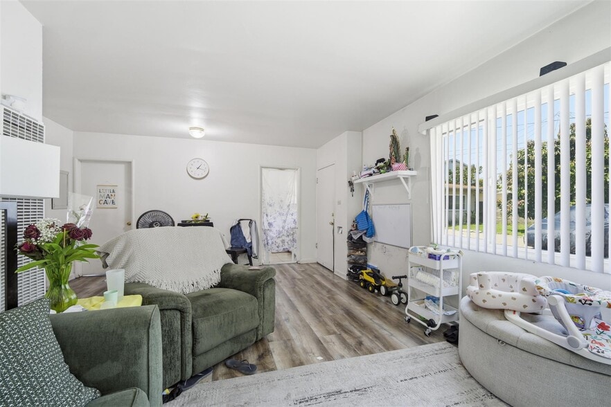 More Photos Of 8427 Otis St, South Gate Multifamily For Sale