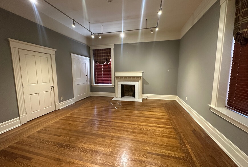 More Photos Of 211 Garrard St, Covington Loft Creative Space For Sale