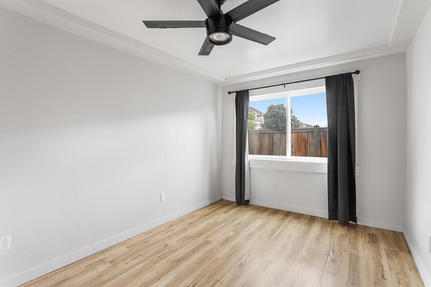 More Photos Of 3031 Chestnut St, Oakland Multifamily For Sale