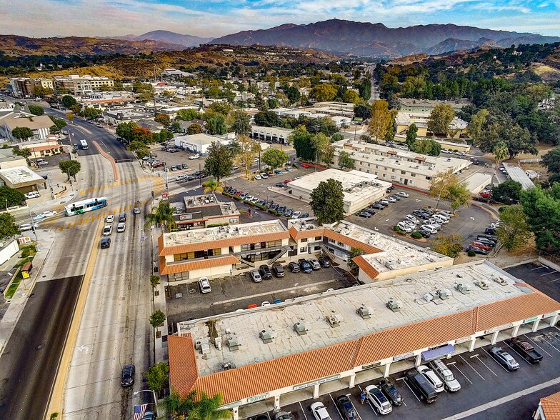 More Photos Of 22916 Lyons Ave, Santa Clarita Storefront Retail Office For Lease