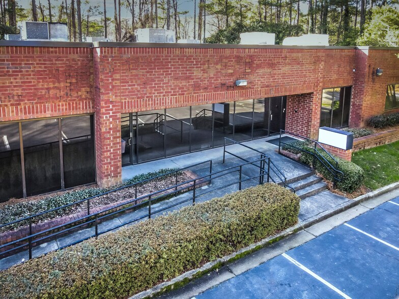 More Photos Of 8215 Roswell Rd, Atlanta Office For Lease