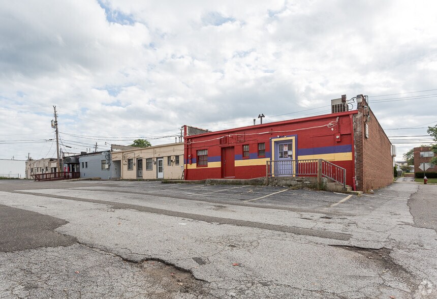 More Photos Of 5146-5166 Warrensville Center Rd, Maple Heights Storefront For Lease