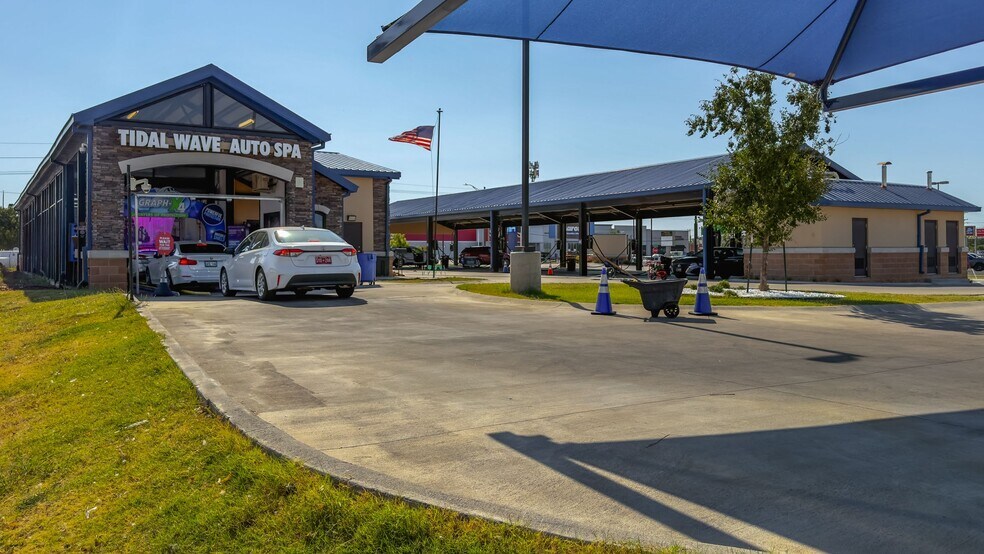 Primary Photo Of 1300-1306 NW Sheridan Rd, Lawton Carwash For Sale