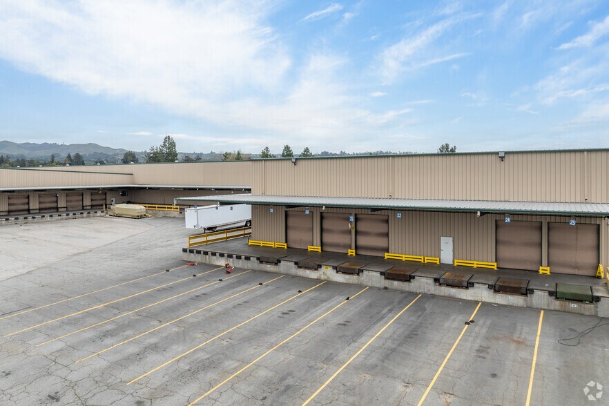 More Photos Of 1898 E Colton Ave, Redlands Warehouse For Lease