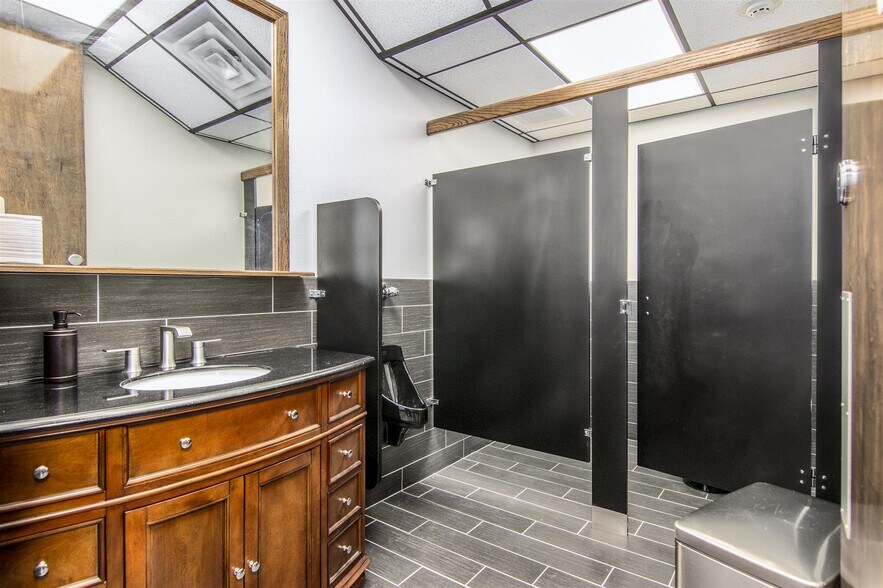 More Photos Of 601 Cien Rd, Kemah Unknown For Lease