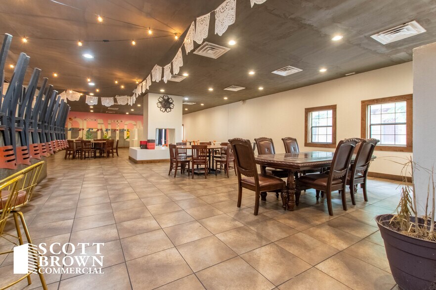 More Photos Of 820 S Interstate 35 E, Denton General Retail For Lease