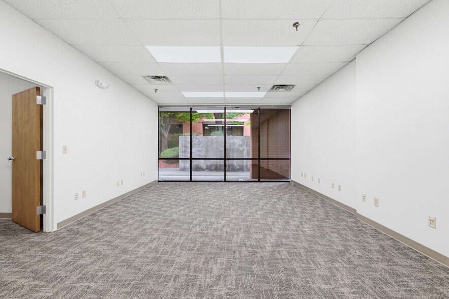 More Photos Of 104-176 Cude Ln, Madison Medical For Lease
