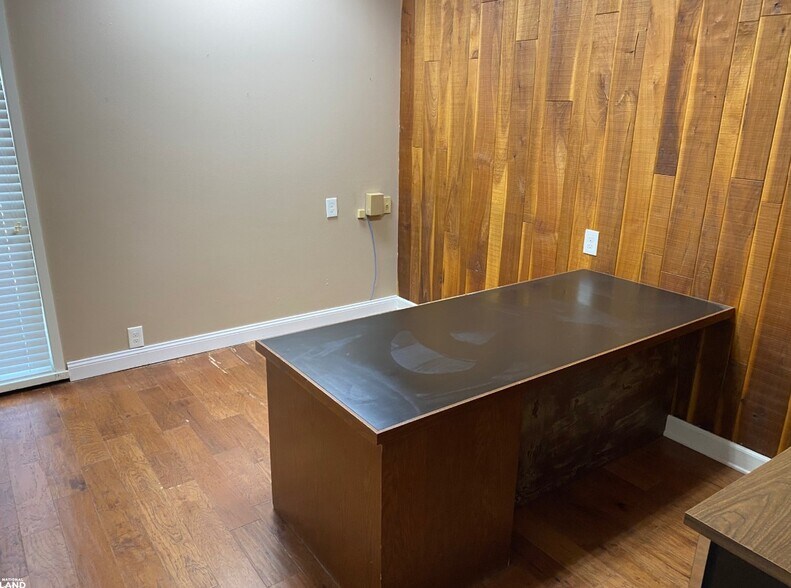 More Photos Of 1701 S Timber St, Stuttgart Office Residential For Sale
