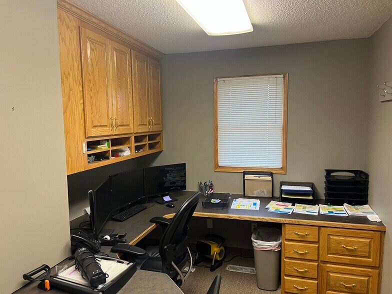 More Photos Of 3095 NW 162nd Ln, Andover Warehouse For Sale