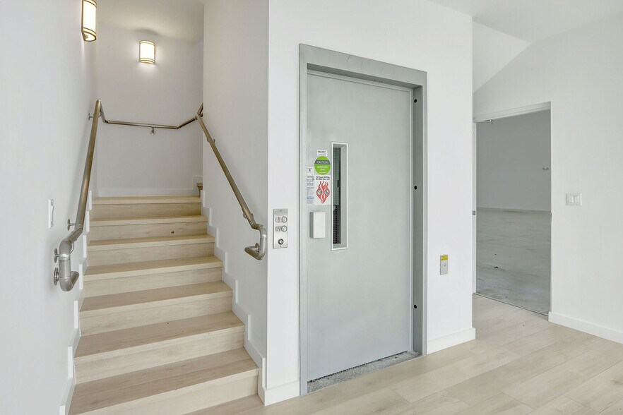 More Photos Of 235 NE 67th St, Miami Warehouse For Lease