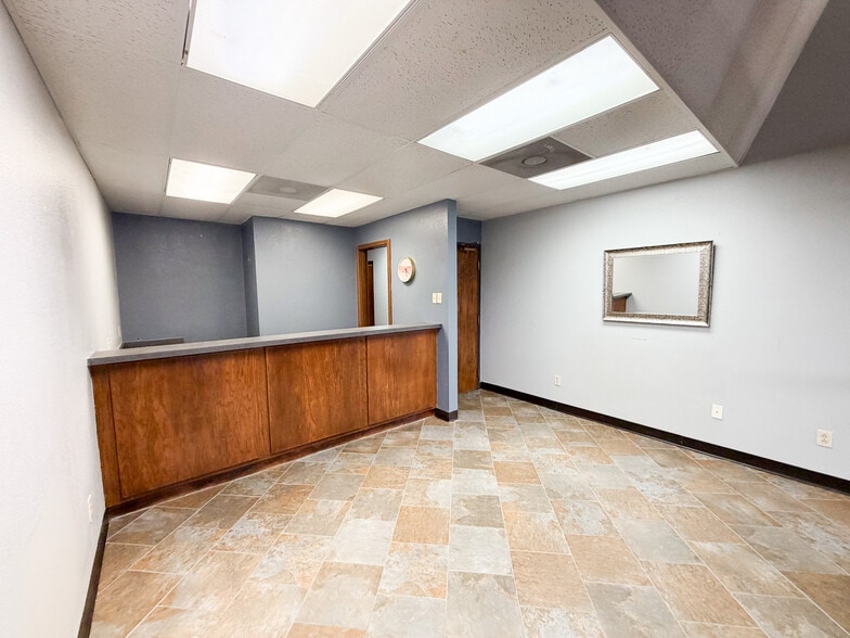 More Photos Of 3711 20th St, Lubbock Office For Sale