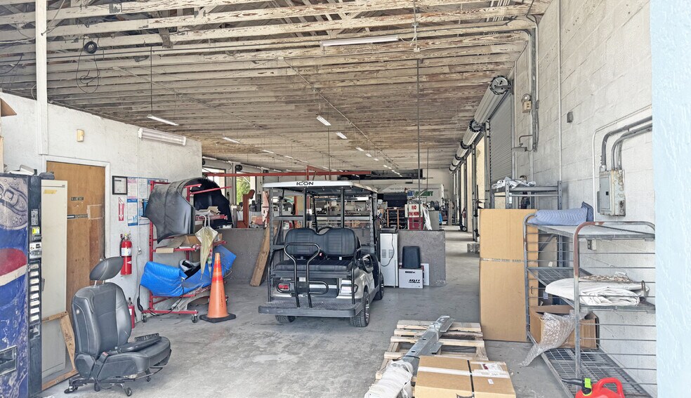 More Photos Of 3100 Kennesaw St, Fort Myers Warehouse For Sale