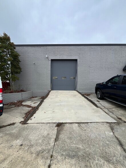 More Photos Of 2334 W English Rd, High Point Warehouse For Lease