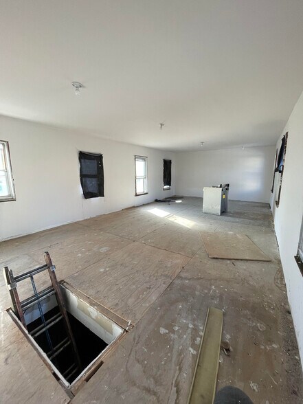 More Photos Of 1675 E New York Ave, Brooklyn Warehouse For Sale