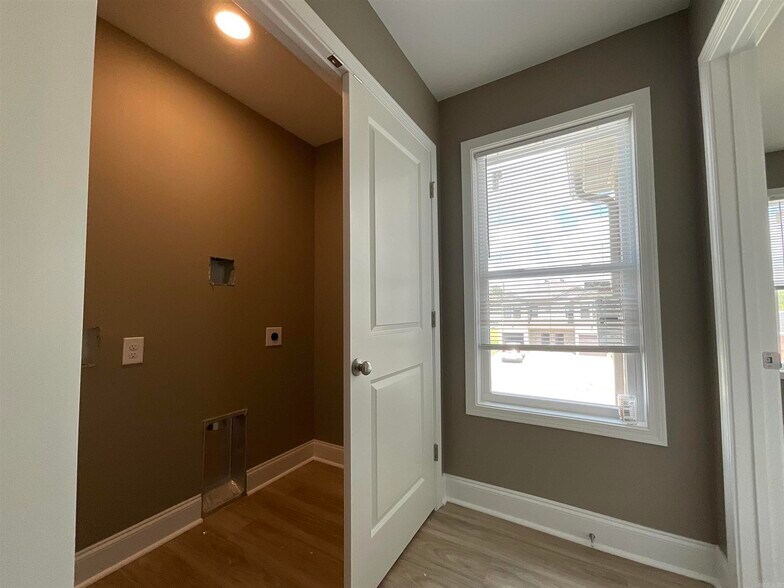 More Photos Of 405 & 407 E Center Street, Jacksonville Specialty For Sale