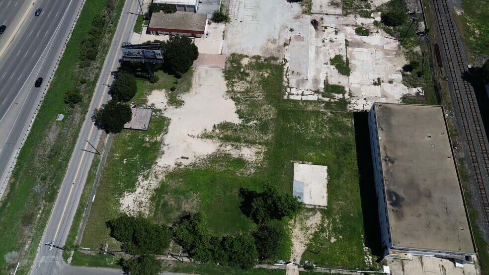 More Photos Of 522 Delaware St, San Antonio Warehouse For Sale