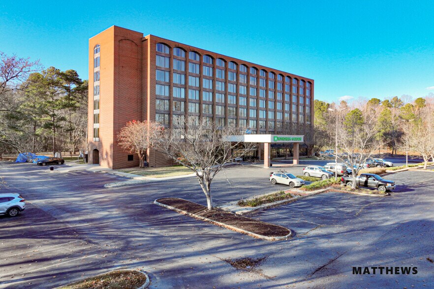 Primary Photo Of 201 Water Country Pky, Williamsburg Hotel For Sale