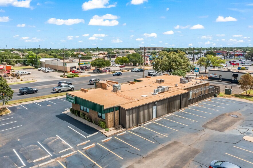 More Photos Of 7902 Slide Rd, Lubbock Veterinarian Kennel For Lease