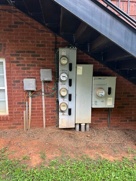 More Photos Of 188 W Campground Rd, McDonough Office For Sale