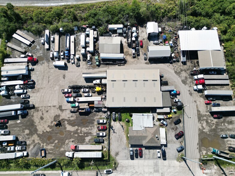 More Photos Of 4101 Causeway Blvd, Tampa Warehouse For Lease