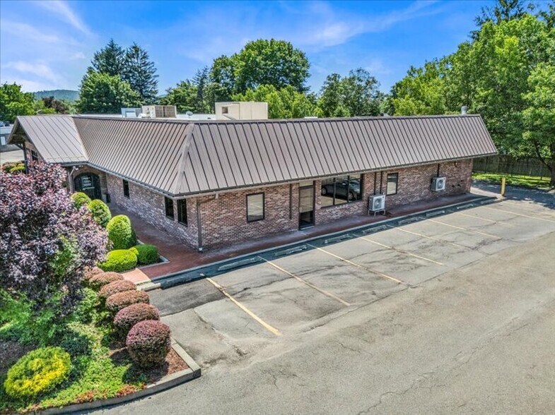 More Photos Of 201 Oakdale Rd, Johnson City General Retail For Sale