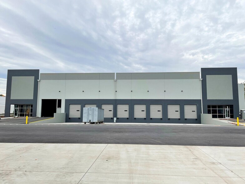 More Photos Of 16935 SE 120th Ave, Clackamas Warehouse For Lease
